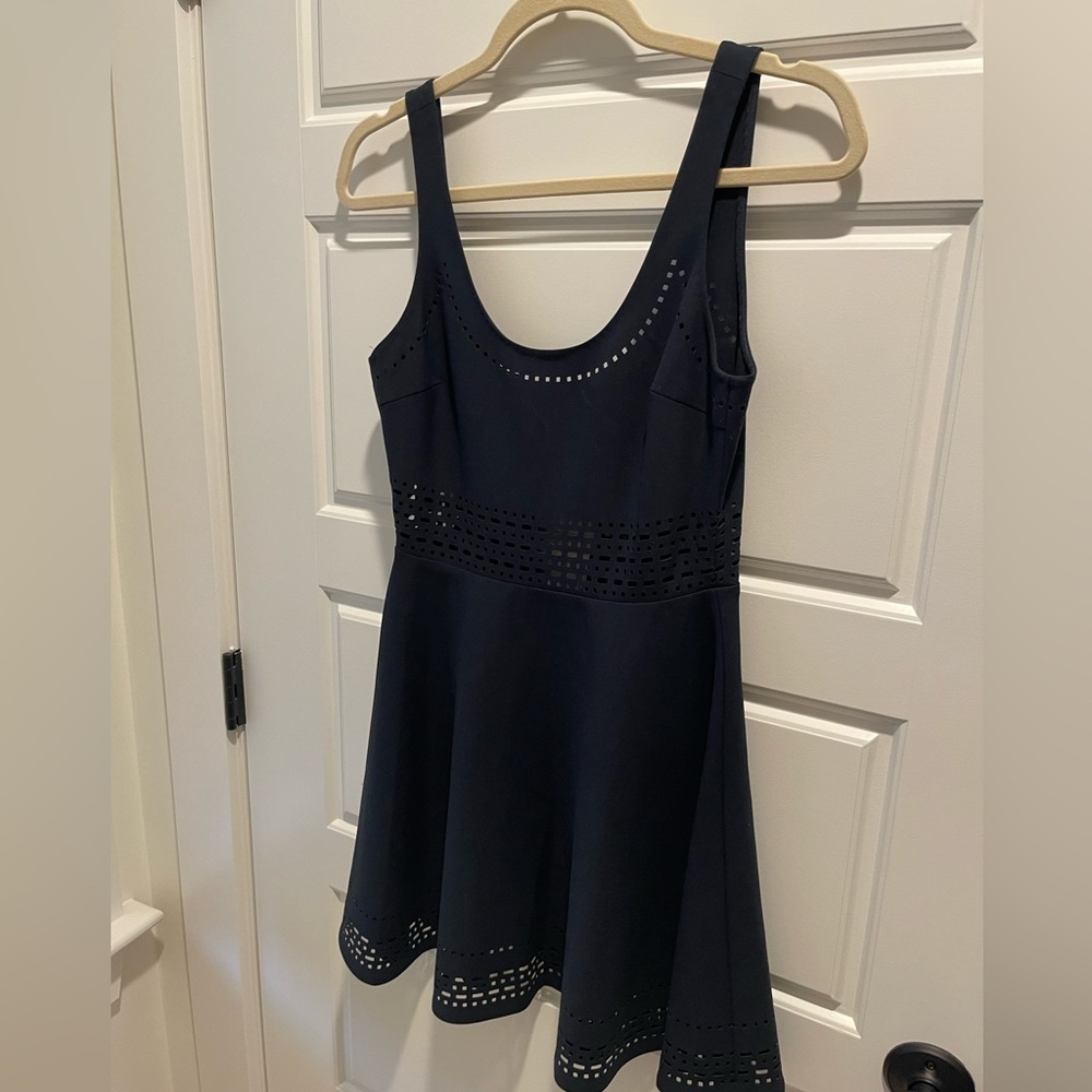 Elizabeth & James navy short dress with cutout. Size 0